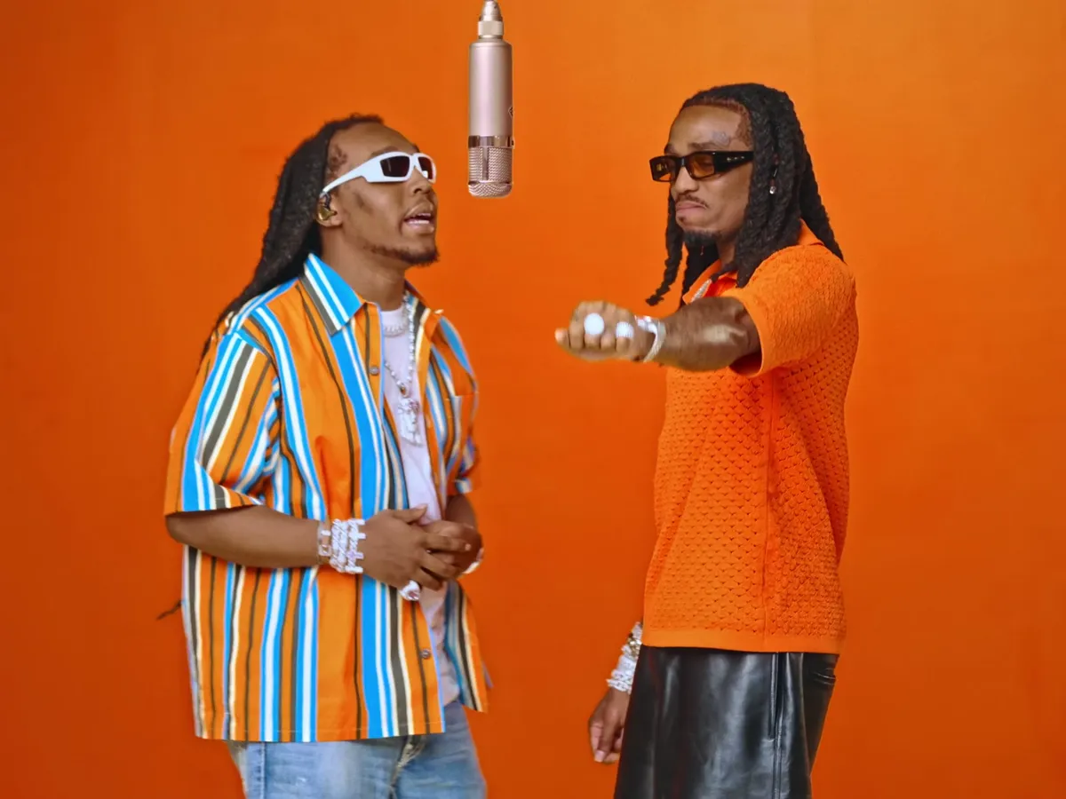 The cropped source performance with the striped shirt performer on the left and orange shirt performer on the right